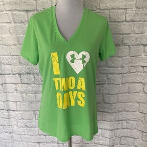 Under armour women L heat gear graphic print vneck short sleeve t-shirt green